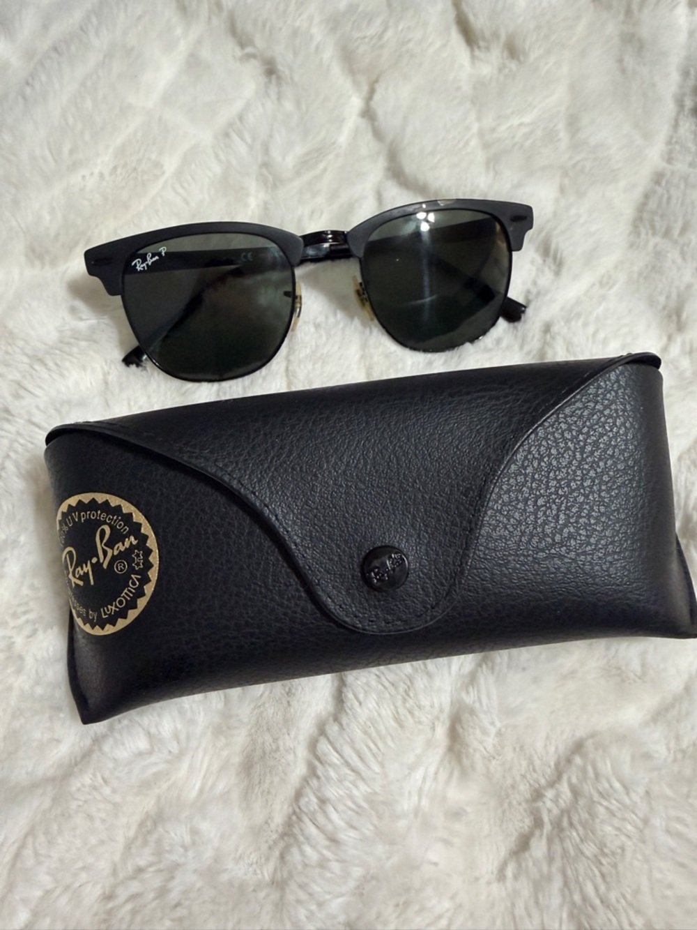Ray-Ban Black Sunglasses with Black Case and Dark Lenses